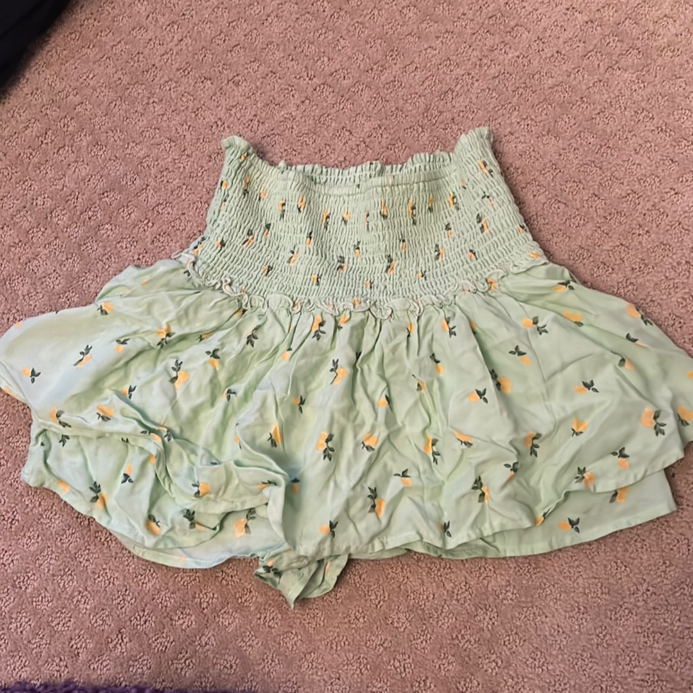 Adorable cute flowy skort from Hollister.